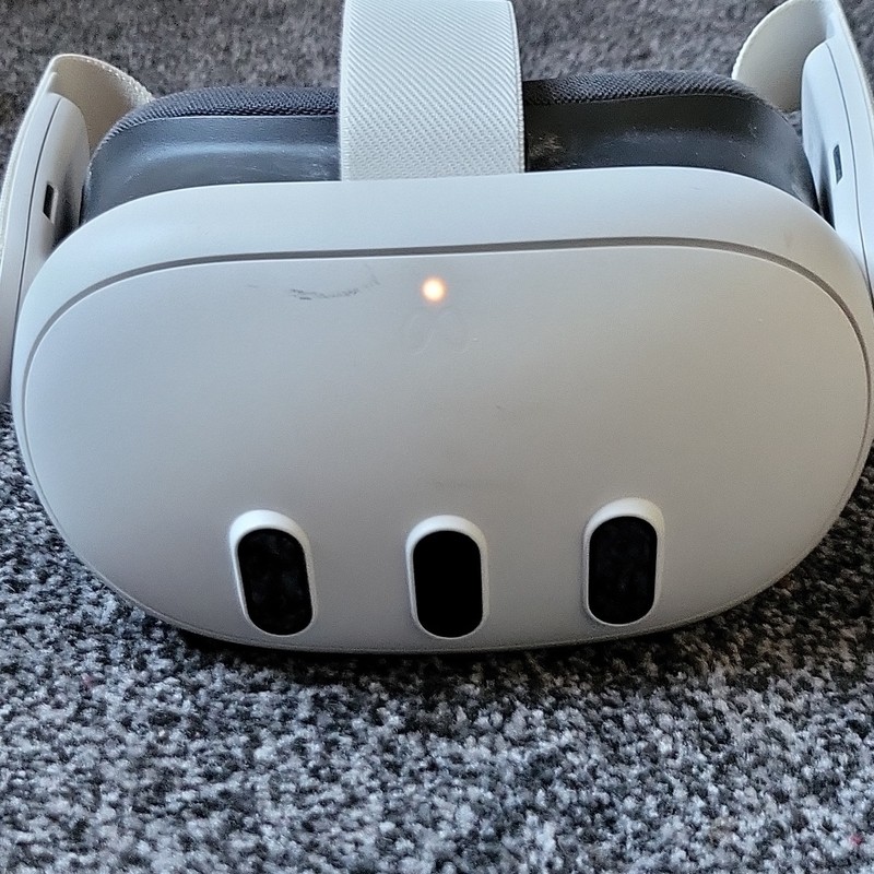 Meta Quest 2 Standalone VR Headset 90Hz with Touch Controllers, White