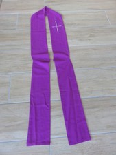 chasuble - calice - ciboire - messe - pretre - etole - ornement