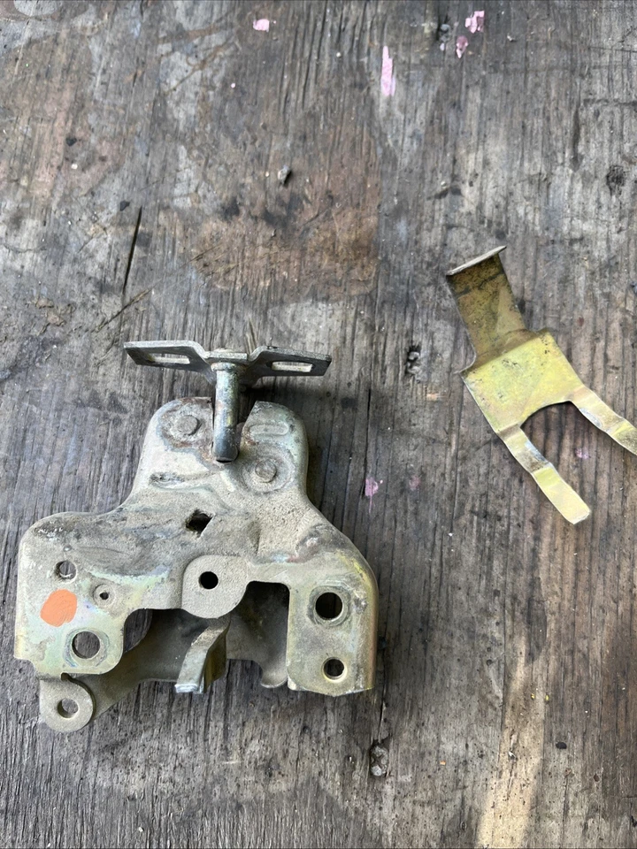 1980 Toyota Celica Ta40/Ra40 купе багажник защелка, приемник и дверной замок зажим оригинальный - Изображение 2 из 2