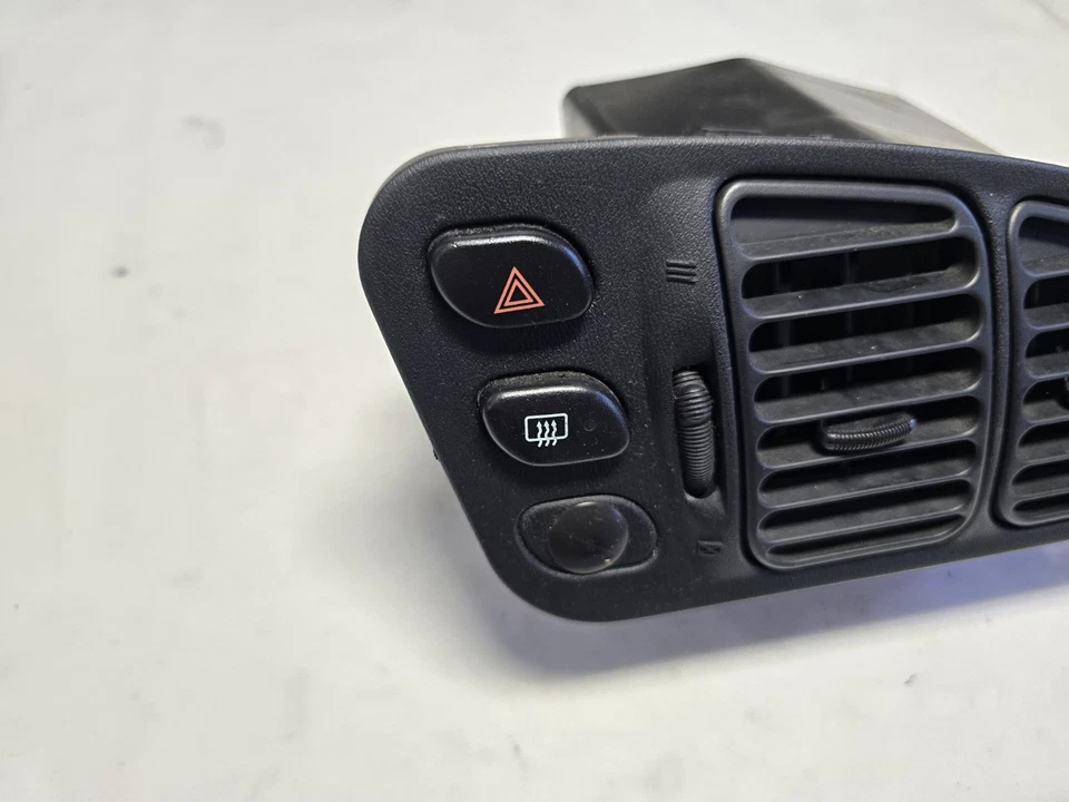 Ventilaciones de aire centrales Mitsubishi Eclipse 1997-1999 Foto 2 de 4