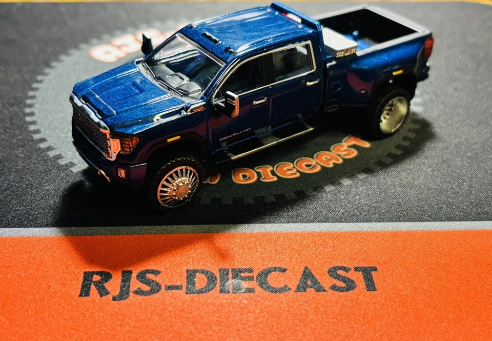 GMC Sierra 3500HD Greenlight 2022 azul doble 1/64 personalizado Foto 2 de 3