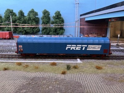 HO scale French railways SNCF Bogie Covered Flat Rils Roco 66306