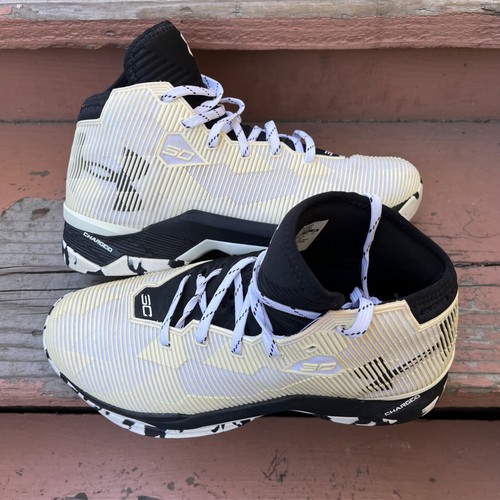 steph curry wearing shoes