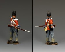 KING  COUNTRY THE AGE OF NAPOLEON NA421 BRITISH INFANTRYMAN LOADING MUSKET