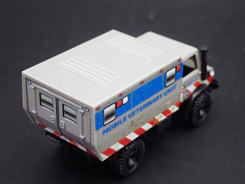 Mercedes-Benz Unimog U 1300L Jurassic World Ifp Unità 1:64 Scala Modellino - Foto 7 di 7