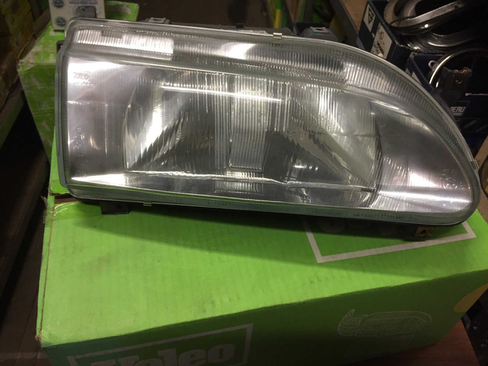 Phare droit H4 Renault 19 pour réussir le contrôle technique bloc optique neuf