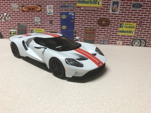 1/18 2017 Ford GT weiß/rot Modell Made by GT Spirit Neu GT097 - Bild 2 von 9