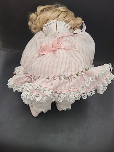 VINTAGE PORCELAIN DOLL with Blonde Curls Blue Eyes Flowered Dress Pink And White - Picture 6 of 6
