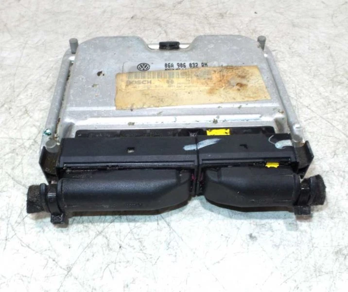 2005 Volkswagen Beetle Convertible 2.0L Electronic Control Module OEM 06A906032 - Image 4 of 4