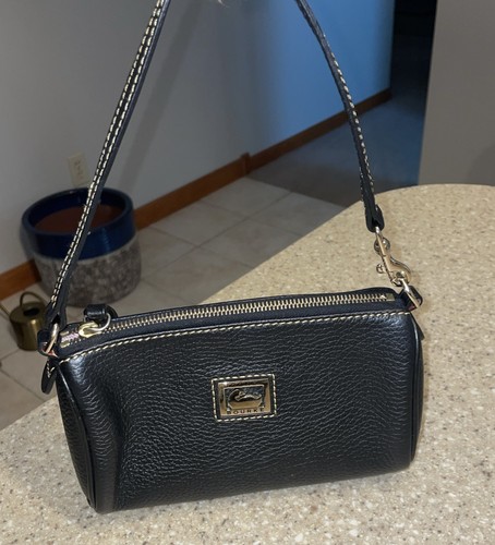 Dooney And Bourke Mini Barrel Geldbörse Kalbsleder schwarz genarbtes Leder EUC!!
