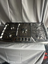 Thermador SGSX365ZS Gas Cooktop with 5 Sealed Burners, Continuous Grates