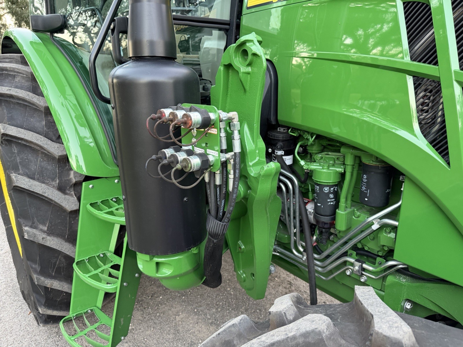 2025 JOHN DEERE 6135E TRACTOR - LOADED - 24 SPEED - UNDER WARRANTY -ONLY 54 HRS!