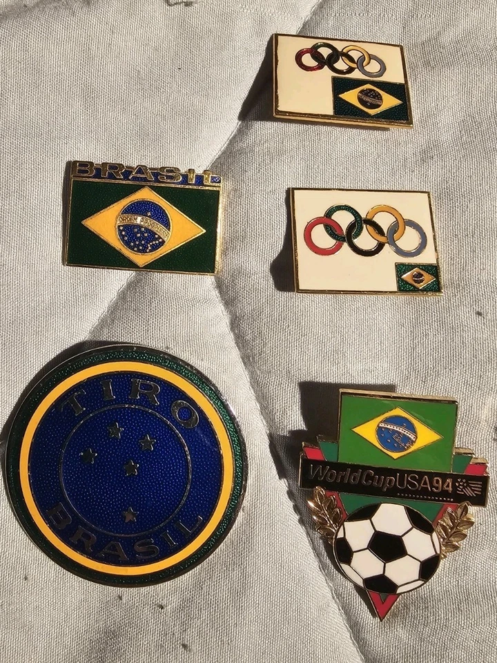 (9) 1994 World Cup Soccer Pin + Keychain Lot W/Box Brazil - Image 2 of 4
