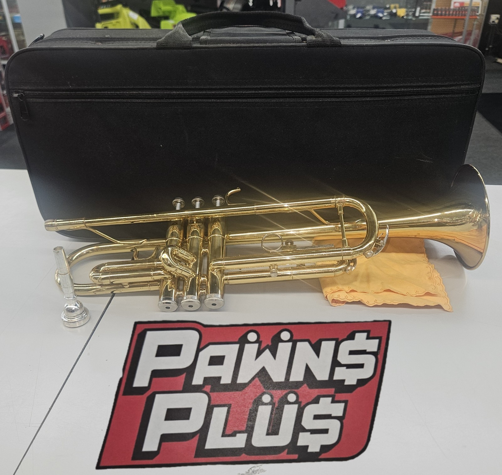 Anaxa Trumpet Gold W/ Case And Mouthpiece - 7c