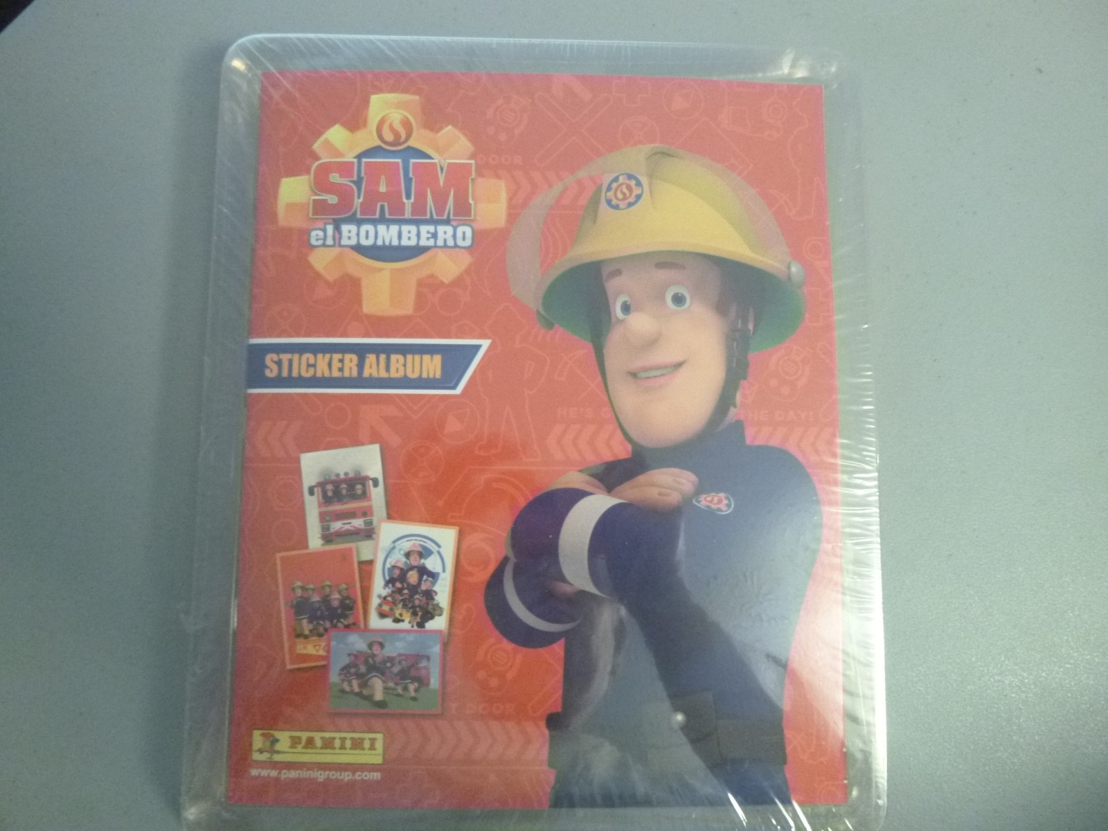 Álbum de pegatinas coleccionables Sam el Bombero y juego completo de pegatinas - Nuevo en paquete