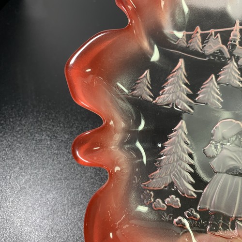 Plato BonBon Mikasa rojo con borde con volantes árboles de Navidad en relieve 9,5" - Imagen 5 de 12