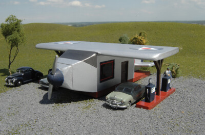 Bachmann 35201 HO Scene Scapes Factory Built Up Airplane gas Station Resin NIB
