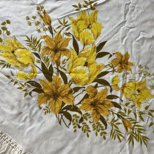 Vintage Yellow Floral MCM Round Fringe Table Cloth Fringe Read 65x61 Cottagecore - Picture 2 of 7