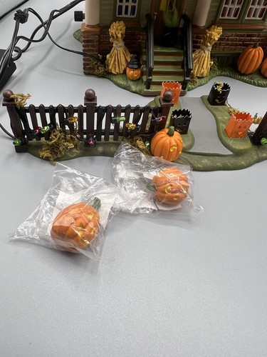 Department 56 Halloween 1031 Trick - Or - Treat Drive Vintage - Picture 4 of 12