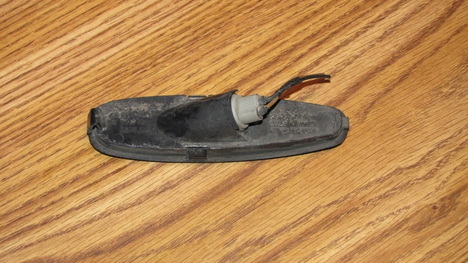 05-08 CHEVROLET AVEO5 AVEO HATCHBACK LUZ MARCADORA LATERAL TRASERA DERECHA OEM PASAJERO Foto 2 de 2