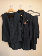 🔥 Jeff Banks three piece suit, with free new accessories size 40L and 36L