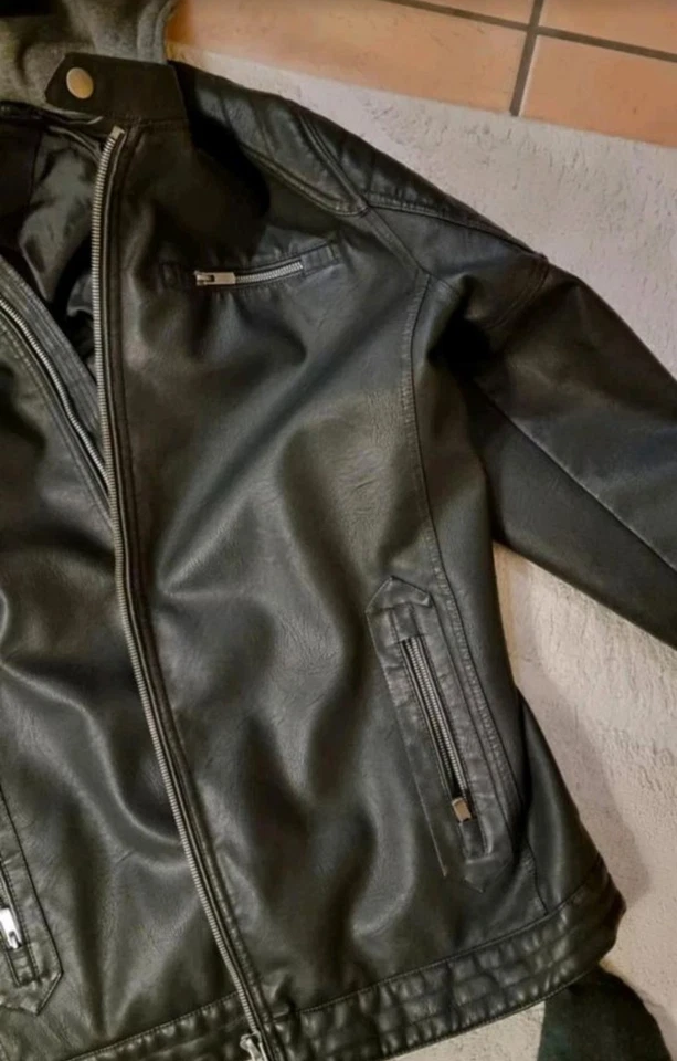 Neuwertige schwarze Lederimitat Jacke von C&A in Größe 3XL - Bild 3 von 4