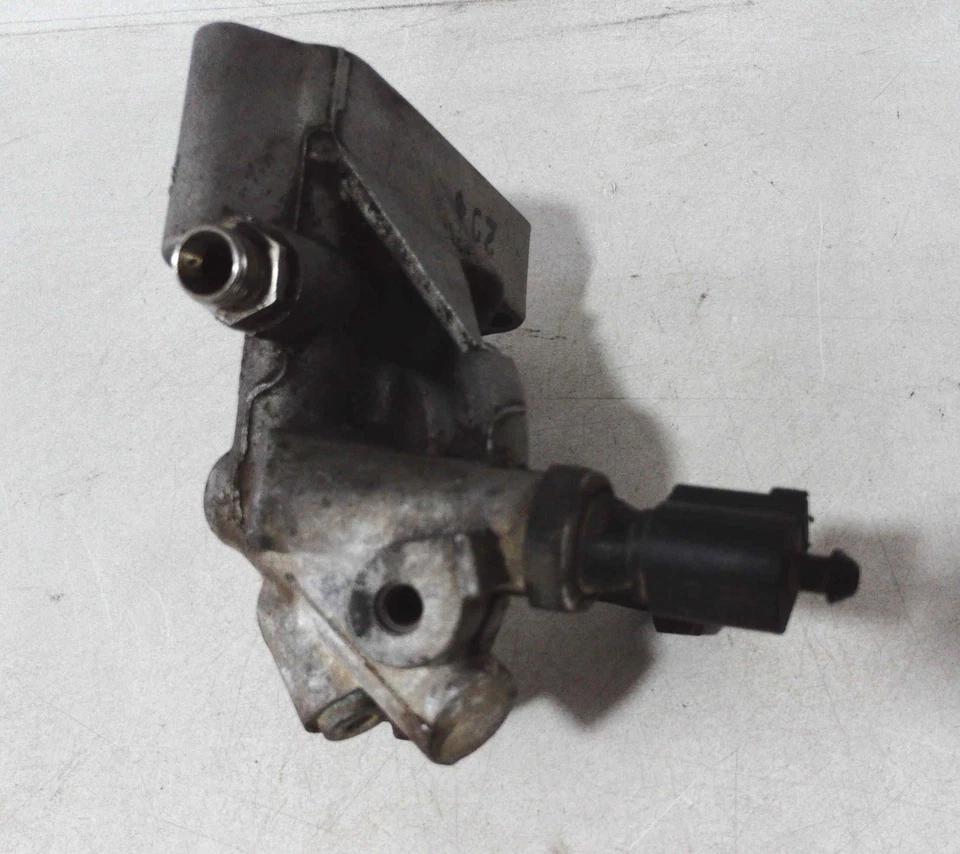 050 115 417 2000 Audi A4 Quattro Engine Oil Filter Adapter - Image 3 of 4