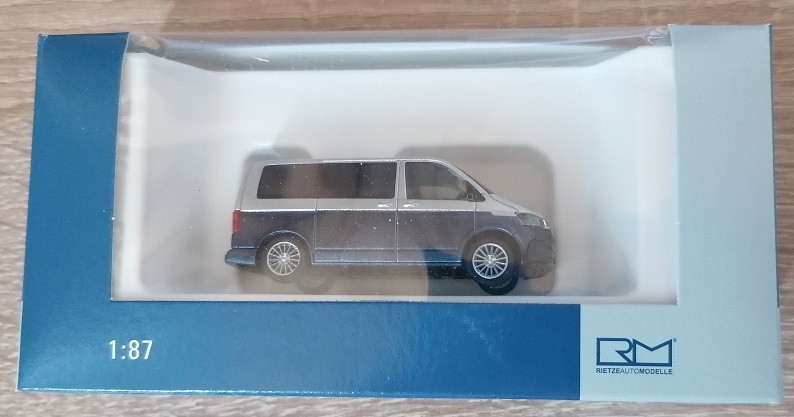 Rietze 11671 - 1/87 Volkswagen T6.1 Bus KR Reflex Silver/Starlight Blue - New