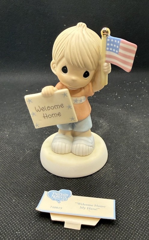 Precious Moments “Welcome Home My Hero” Figurine Boy Holding USA Flag 740019