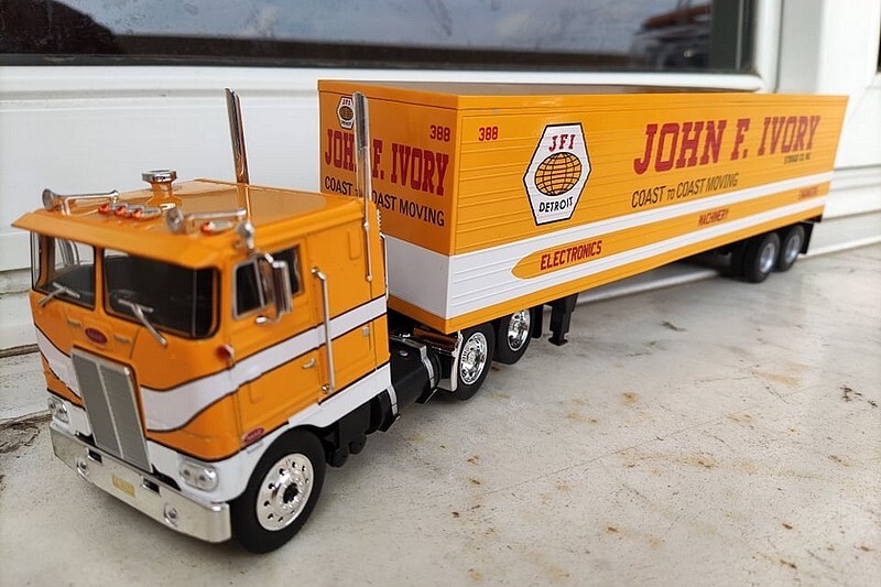 Altaya IXO Peterbilt 352 H John F. Ivory - 1/43 - Camion Américain Avec Semi-remorque - Occasion