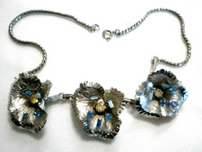 Wonderful vintage silver-tone choker necklace flowers with blue rhinestone D1