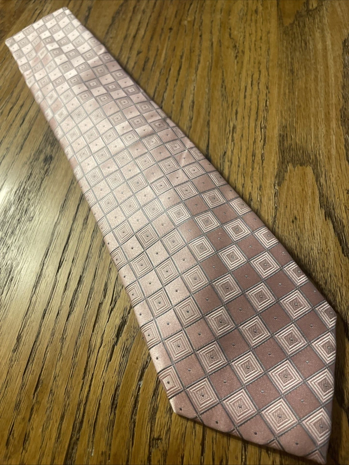 Corbata geométrica de seda lila colección exclusiva Donald J. Trump usada en excelente estado hecha a mano Foto 2 de 4