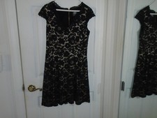 Vince Camuto Black Short Sleeve Lace Dress Size 6