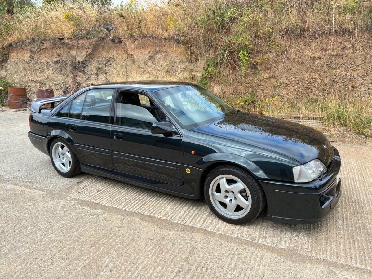 Lotus Carlton