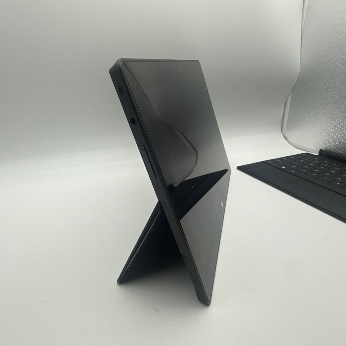 Microsoft Surface RT 1516 32GB, Wi-Fi, 10.6 inch Tablet, Black for