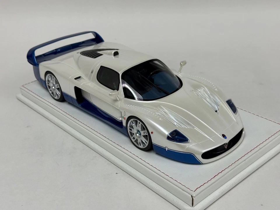 1/18 GL Modelos Maserati MC12 Street Car en Blanco Perla Acento Azul 50 piezas Foto 4 de 4