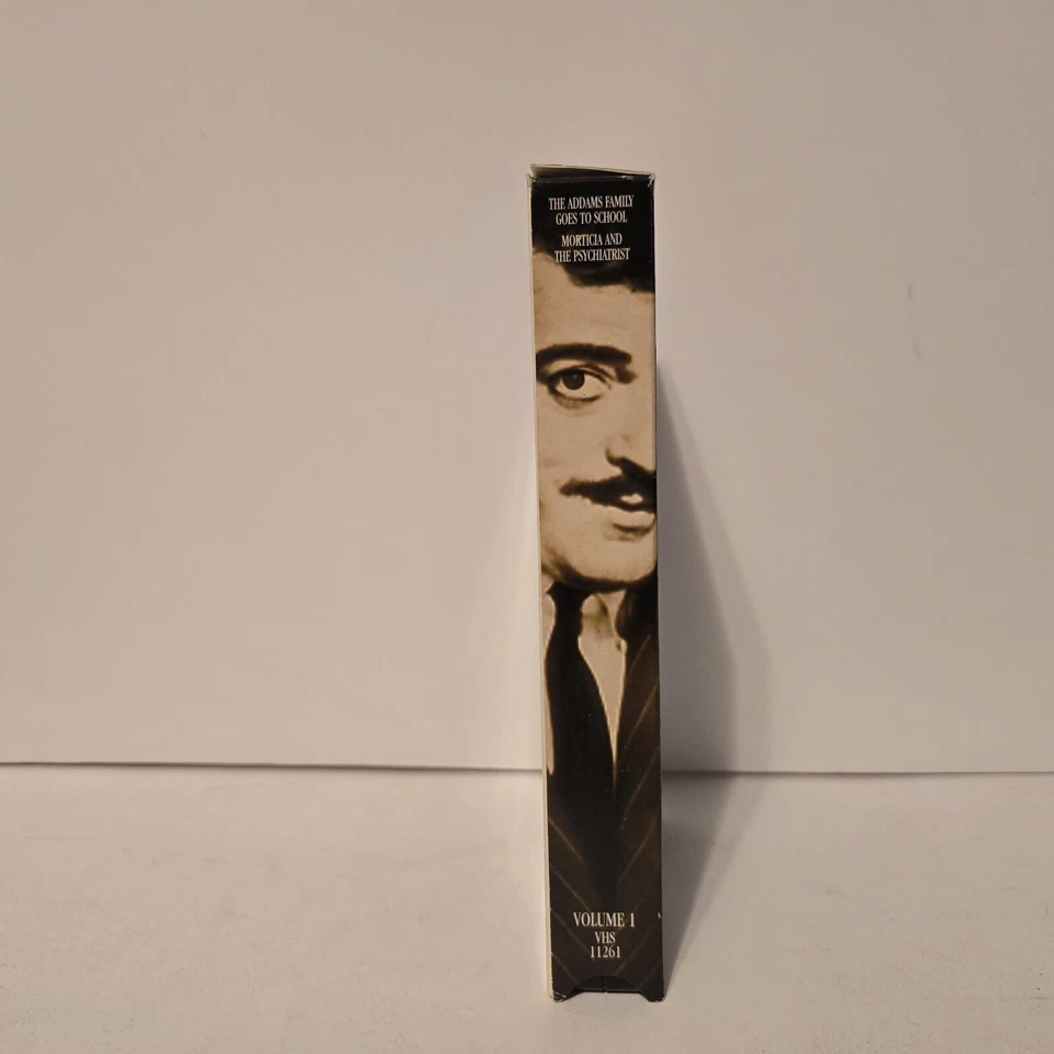 The Addams Family: Volume 1 - John Astin, Carolyn Jones - (VHS, 1999) Foto 3 de 4