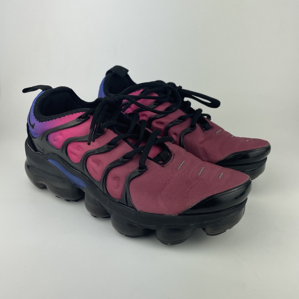 nike air vapormax plus women's black and red