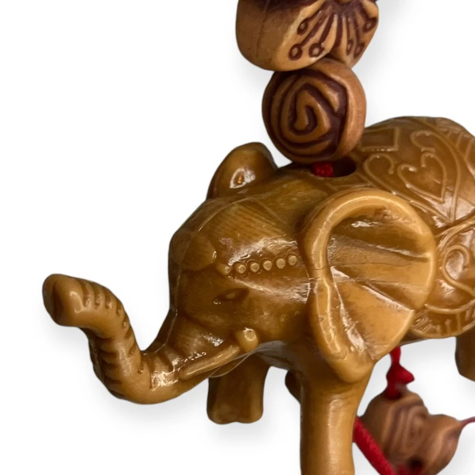 Dije decorativo de elefante de la suerte adorno colgante cordón rojo decoración asiática Feng Shui Foto 2 de 4