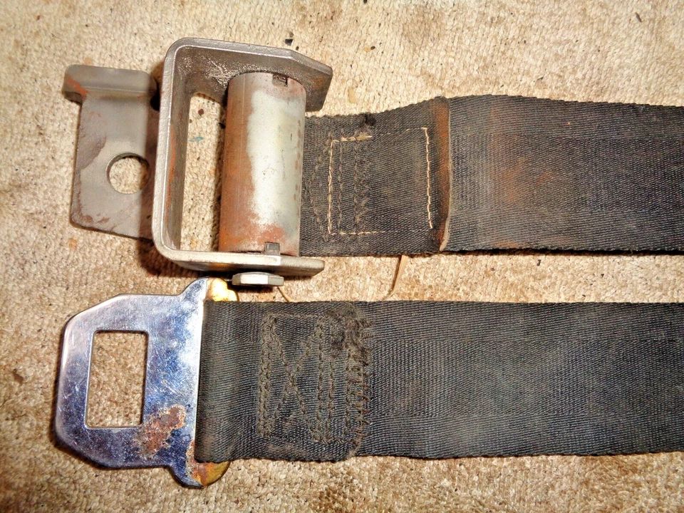 Cinturón de seguridad, Irvin modelo 2913. Negro, extremos macho solo con soportes de montaje en suelo. Foto 3 de 4