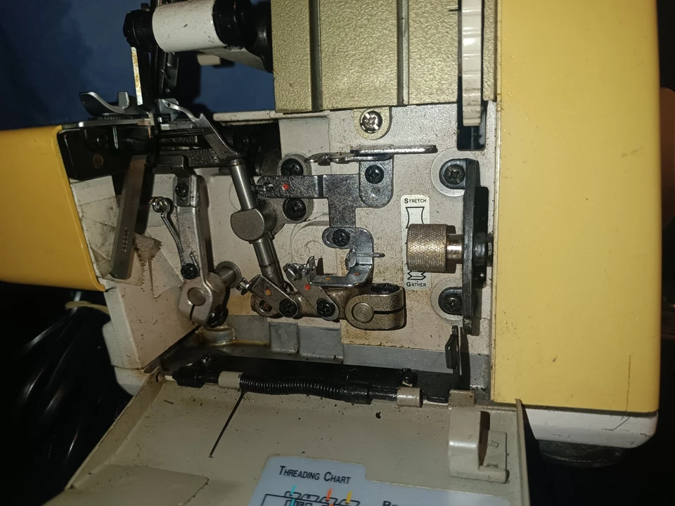 Overlock SINGER M.C.P.K 14U22A Guter Zustand! - Bild 3 von 4