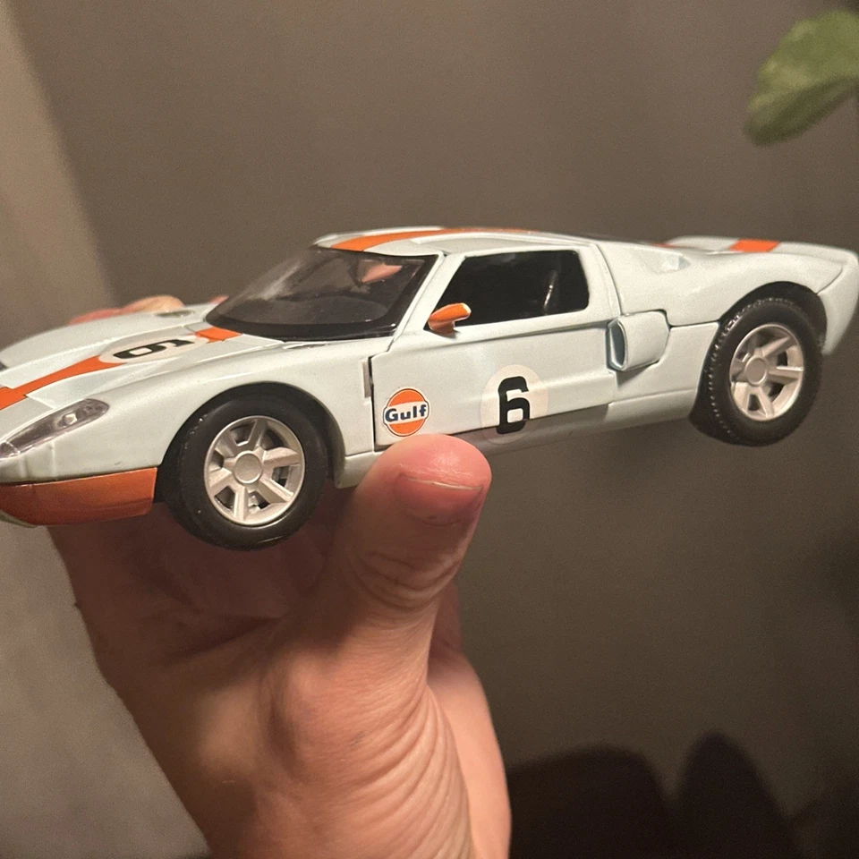 Motormax 1/12 Scale Model Car 79639 - Ford GT Concept - Gulf - Image 4 of 4