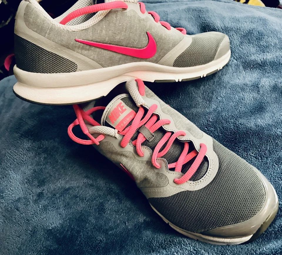 NEW Nike Womens Athletic Size 8- Nike Comfort Footbed Gray/Pink - Image 3 of 4
