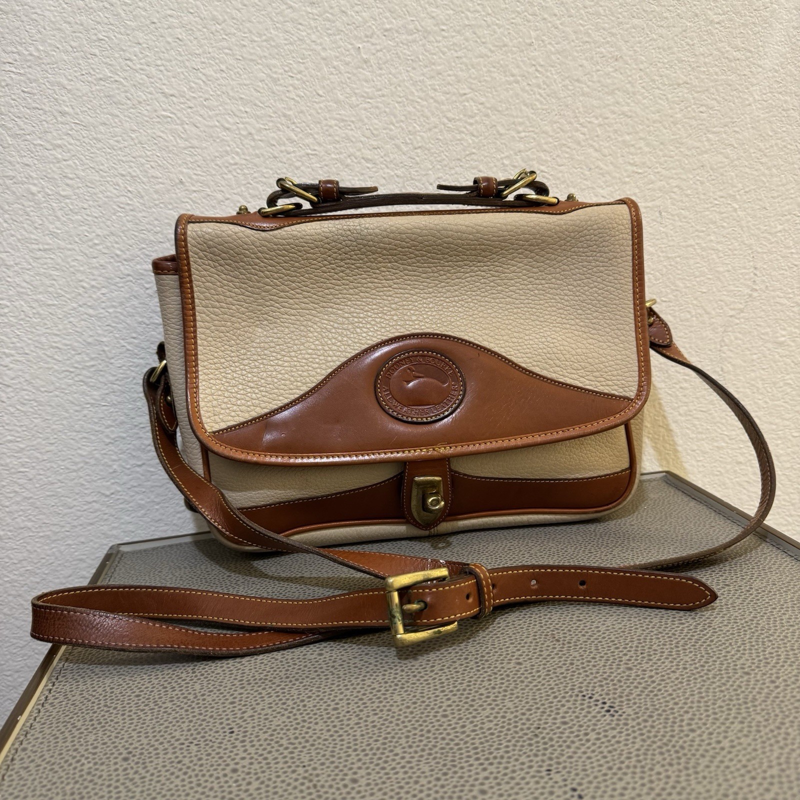 Dooney & Bourke VTG All Weather Leather Carrier Shoulder Bag Rare Ivory Tan