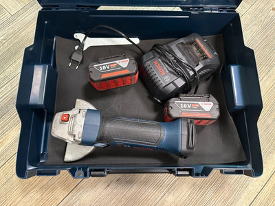 Bosch Akku-Winkelschleifer GWS 18-125 V-LI + 2 Akkus und Ladegerät und L-Boxx