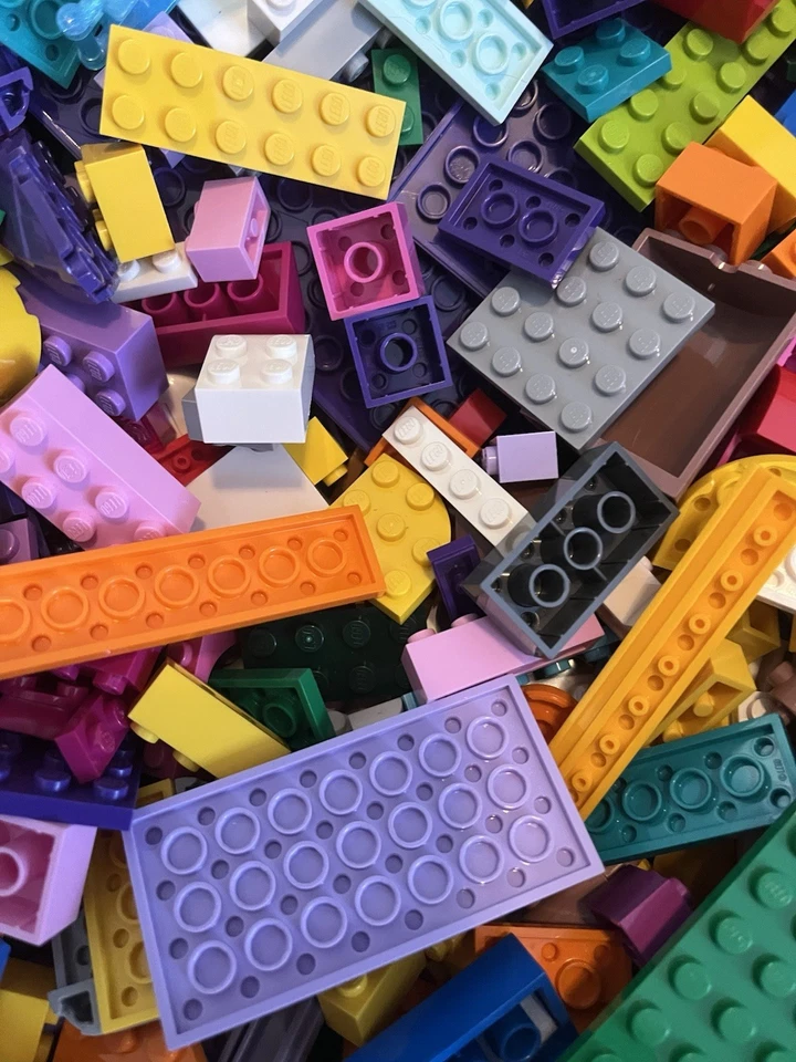 Lego Girls/Friends lot 500 Pieces - Bricks Blocks Plates Accessories Pastels - Image 4 of 4