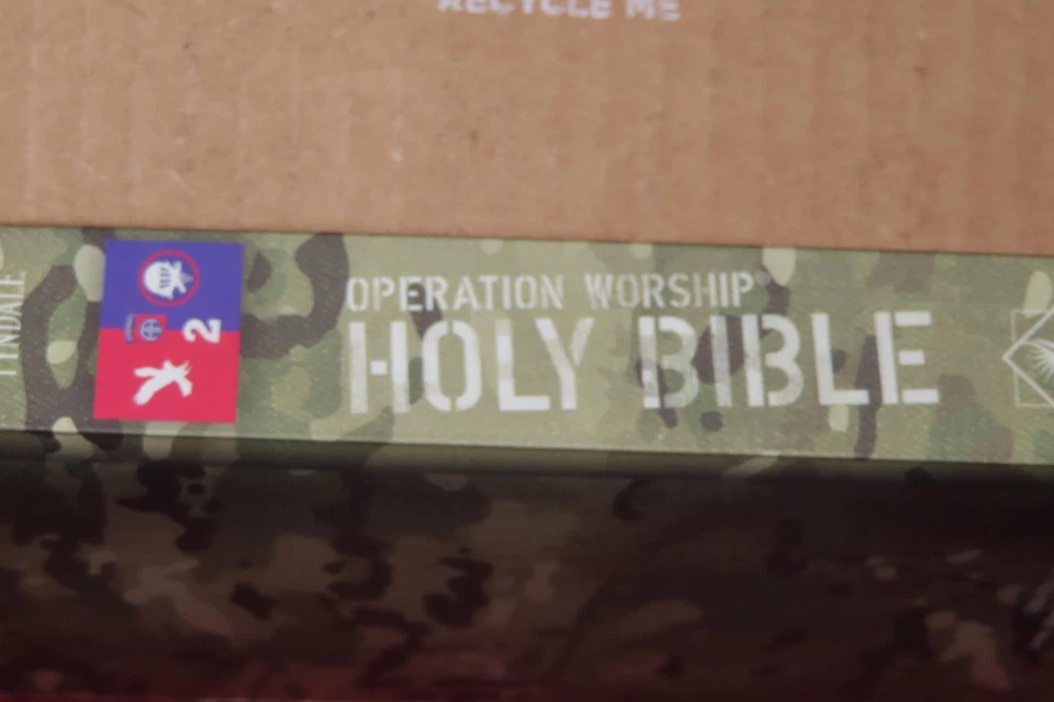 82ND AIRBORNE 2BCT EDITION MULTICAM OPERATION WORSHIP HOLY BIBLE NLT TYNDAL NOS - Image 2 of 3