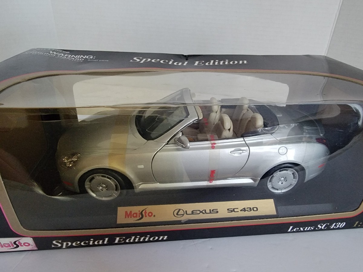 Maisto Lexus SC430 Silver Convertible 1:18 Scale Diecast