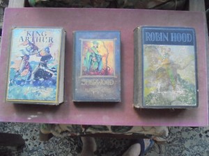3 CLASSIC BOOKS KING ARTHUR, ROBIN HOOD 1930, SHERWOOD 1911 NICE PICTURES