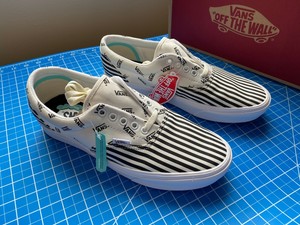 vans comfycush era black marshmallow